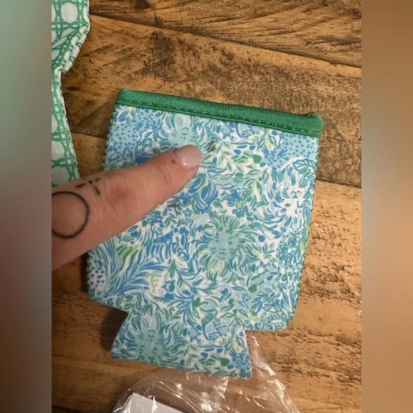 Lilly Pulitzer Beach Day Pouch NWT - Picture 6 of 9